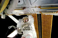 STS97 EVA.jpg (96713 octets)