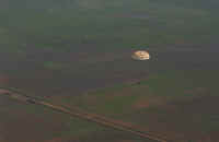 2002 TM33 parachute.jpg (25874 octets)