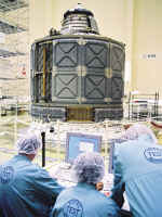 ATV 2004 ESTEC ds23388p.jpg (411333 octets)