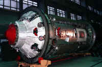 module russe zarya usine.jpg (55044 octets)