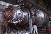 module russe zvezda usine 02.jpg (213045 octets)