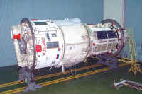 module russe zvezda usine 05.jpg (62356 octets)