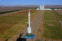 shenzhou 6 rollout 05.jpg (61155 octets)