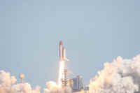 STS 122 launch 01.jpg (42720 octets)