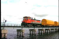 pont indian river.JPG (36880 octets)