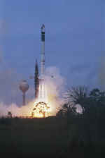 1985 V14 launch 03.jpg (384224 octets)