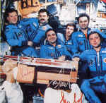 1988 TM7 EO4 crew.jpg (94018 octets)