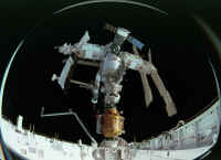 1995 STS74 DM docking 04.JPG (181215 octets)