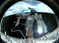 1995 STS74 DM docking 05.JPG (224290 octets)