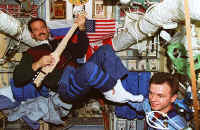 1995 STS74 hadfield.jpg (70144 octets)